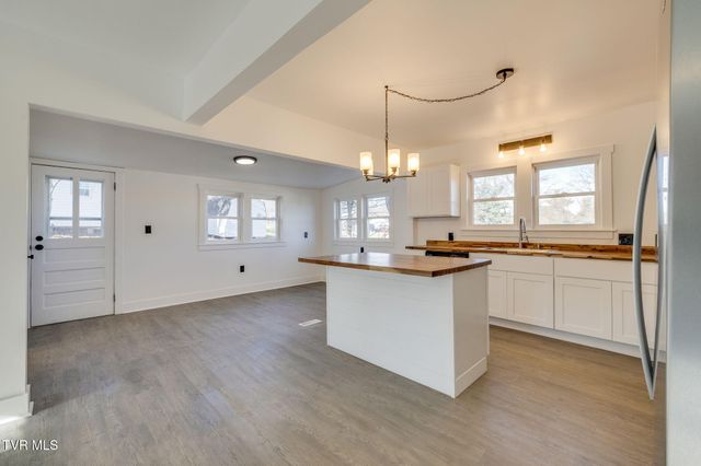 520 Sycamore Gardens Street, Elizabethton, TN 37643