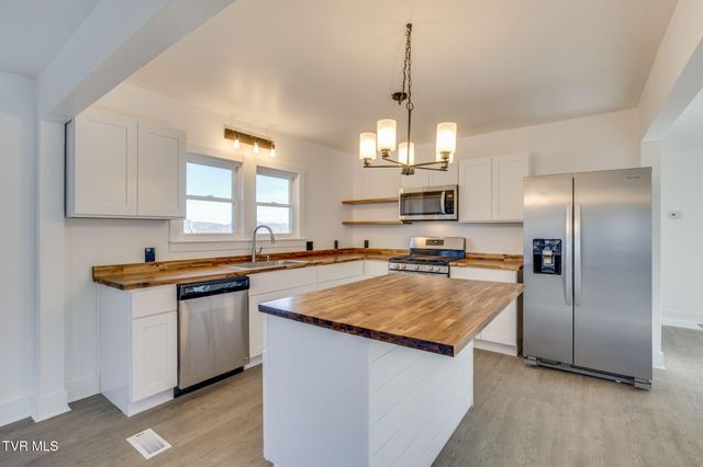 520 Sycamore Gardens Street, Elizabethton, TN 37643