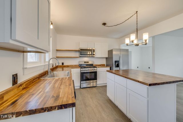 520 Sycamore Gardens Street, Elizabethton, TN 37643