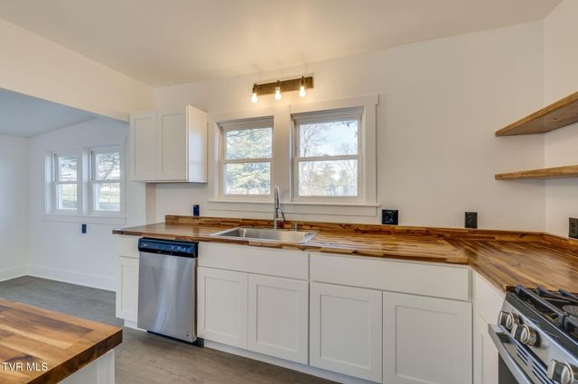 520 Sycamore Gardens Street, Elizabethton, TN 37643