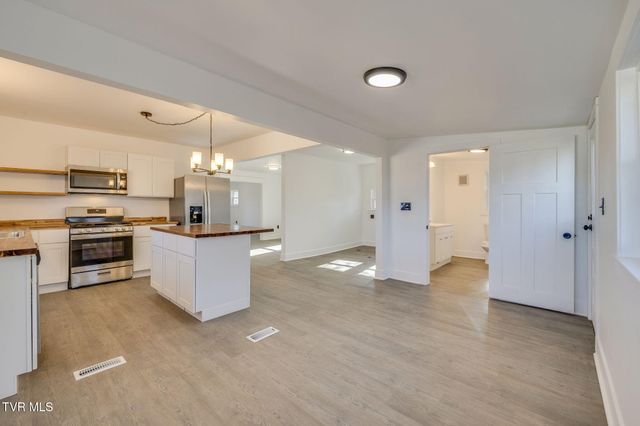 520 Sycamore Gardens Street, Elizabethton, TN 37643