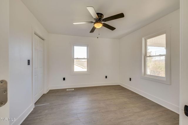 520 Sycamore Gardens Street, Elizabethton, TN 37643