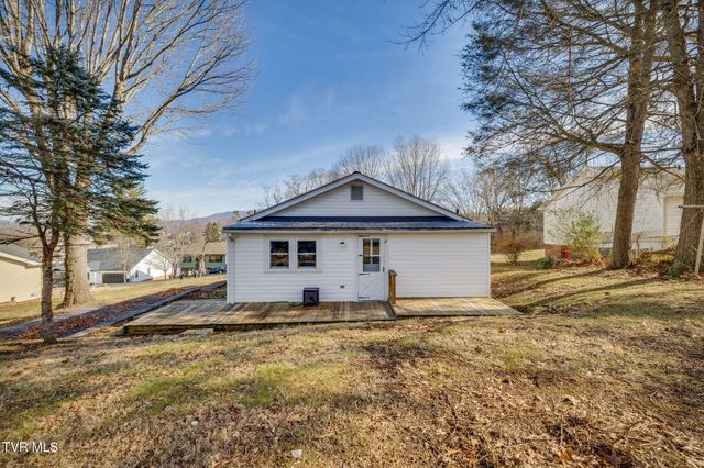 520 Sycamore Gardens Street, Elizabethton, TN 37643