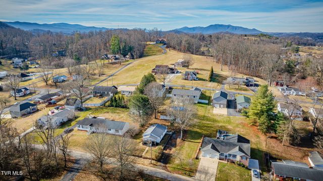 520 Sycamore Gardens Street, Elizabethton, TN 37643