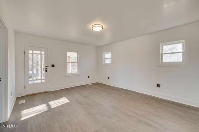 520 Sycamore Gardens Street, Elizabethton, TN 37643