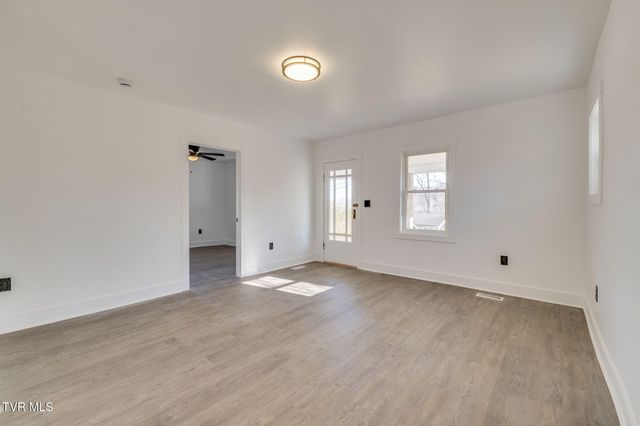 520 Sycamore Gardens Street, Elizabethton, TN 37643