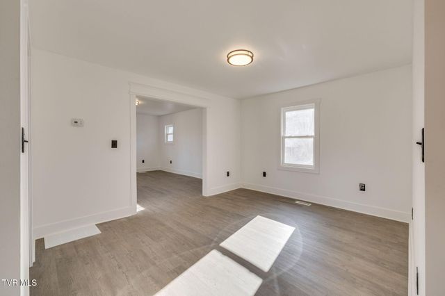 520 Sycamore Gardens Street, Elizabethton, TN 37643