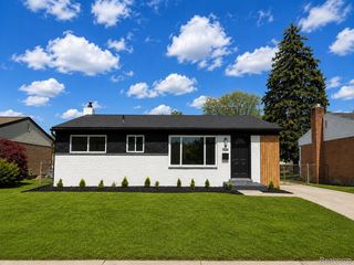 33328 Cheryl Street, Clinton Charter Township, MI 48035