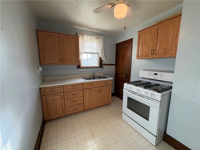 6916 Monroe Ave, West Mifflin, PA 15122