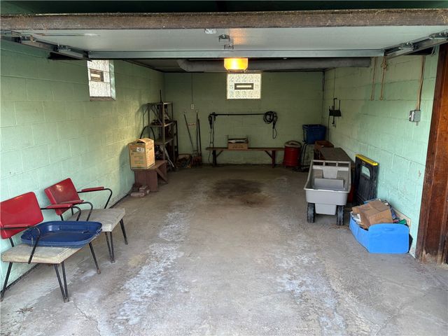 6916 Monroe Ave, West Mifflin, PA 15122