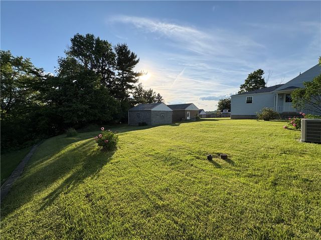 6916 Monroe Ave, West Mifflin, PA 15122