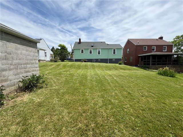 6916 Monroe Ave, West Mifflin, PA 15122