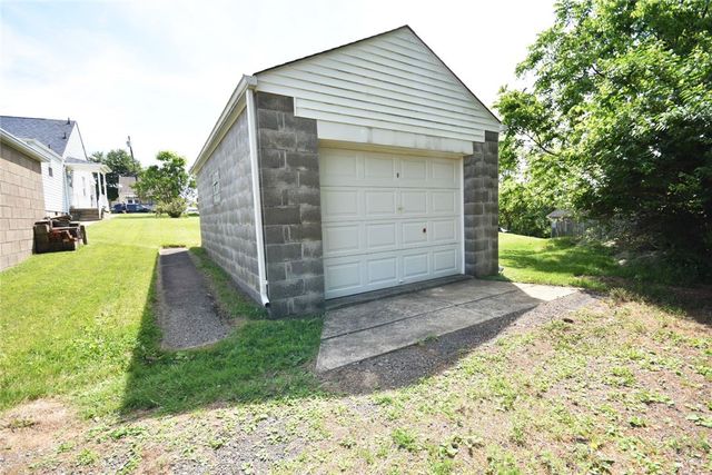 6916 Monroe Ave, West Mifflin, PA 15122