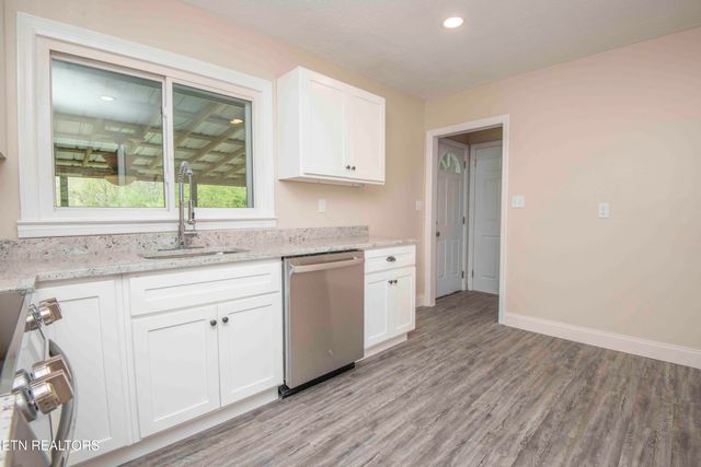614 Glendale Ave, Clinton, TN 37716