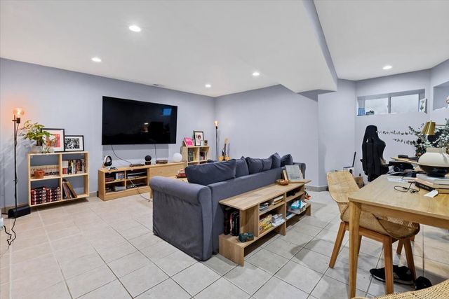4127 N Ashland Avenue, Chicago, IL 60613