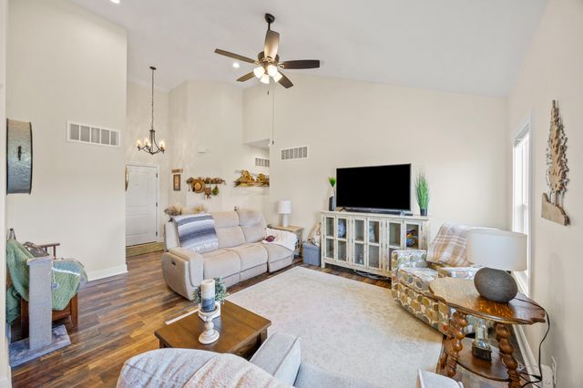 3011 Thorntree Lane, Lawrenceburg, KY 40342