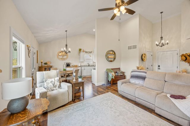 3011 Thorntree Lane, Lawrenceburg, KY 40342