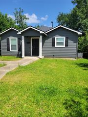 1040 E 18th Street, Port Arthur, TX 77640