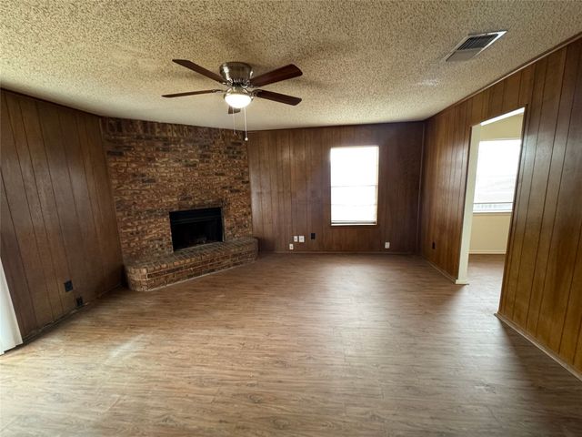 5604 Macgregor Drive, Haltom City, TX 76148