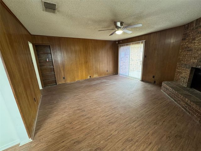 5604 Macgregor Drive, Haltom City, TX 76148