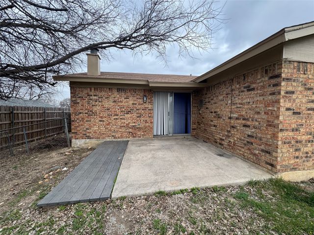 5604 Macgregor Drive, Haltom City, TX 76148