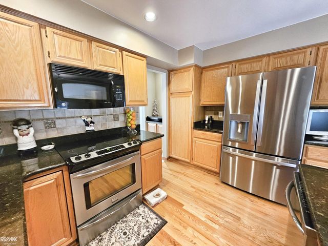 16890 SANDSTONE Circle, Macomb Twp, MI 48042