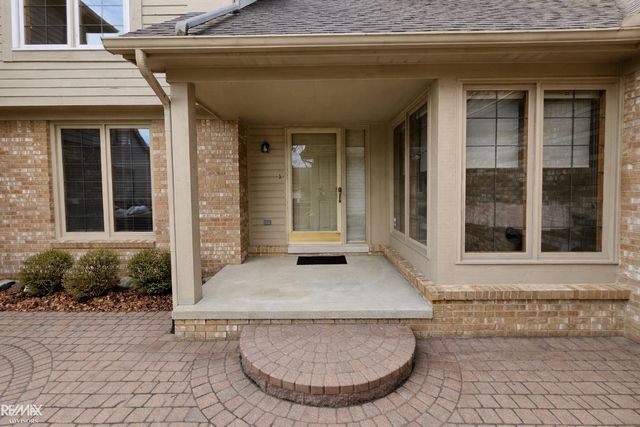 16890 SANDSTONE Circle, Macomb Twp, MI 48042