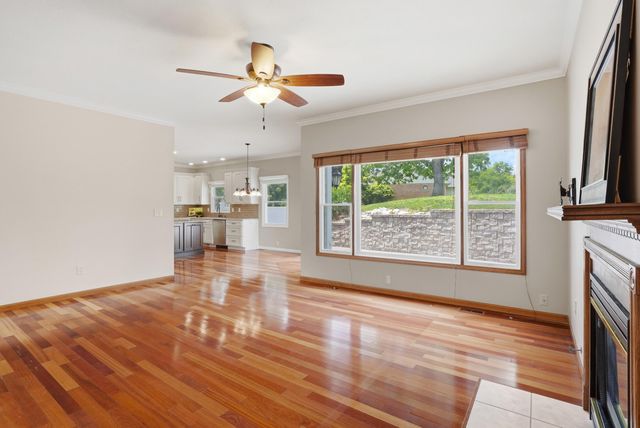 1901 BLUFF POINTE DR, Columbia, MO 65201