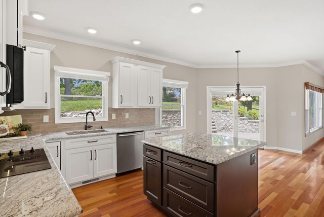 1901 BLUFF POINTE DR, Columbia, MO 65201