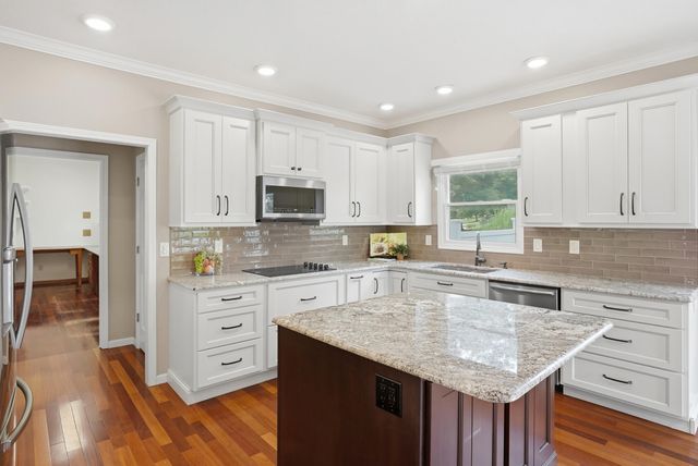 1901 BLUFF POINTE DR, Columbia, MO 65201