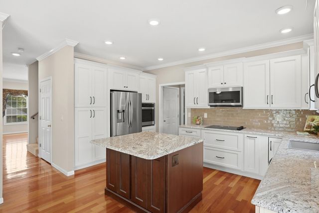 1901 BLUFF POINTE DR, Columbia, MO 65201