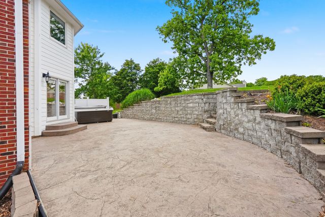 1901 BLUFF POINTE DR, Columbia, MO 65201