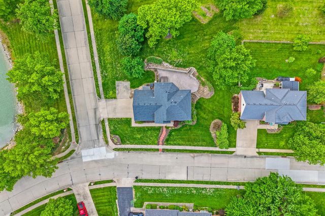 1901 BLUFF POINTE DR, Columbia, MO 65201