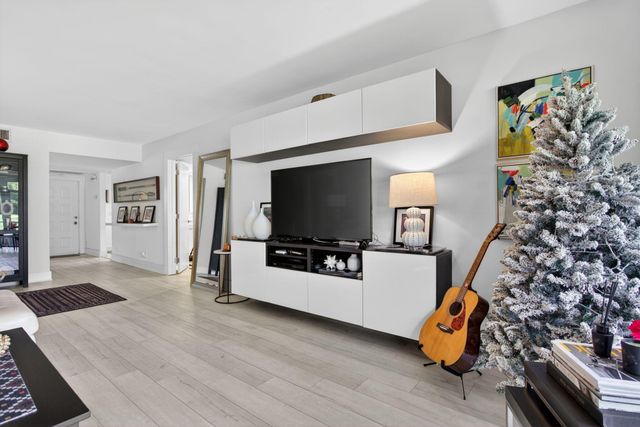 901 W Cypress Lane 103, Pompano Beach, FL 33069