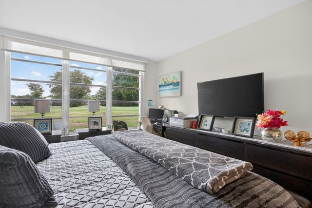 901 W Cypress Lane 103, Pompano Beach, FL 33069