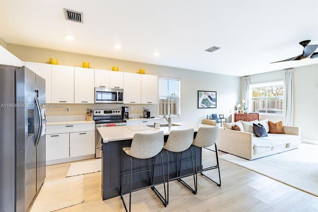 2370 NW 131st Cir, Miami, FL 33167