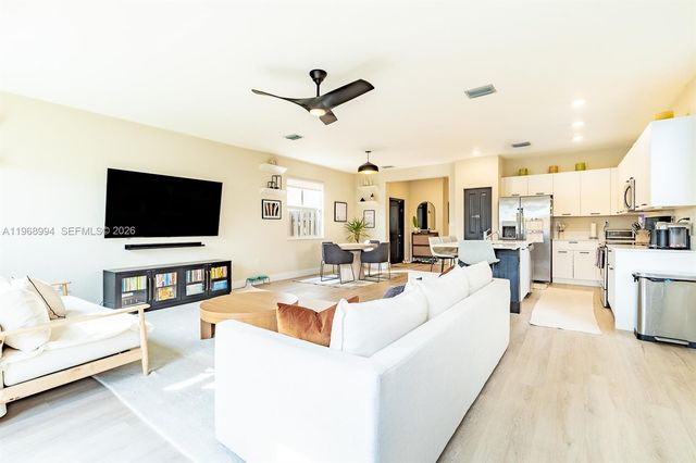 2370 NW 131st Cir, Miami, FL 33167