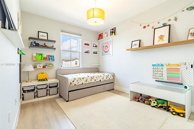 2370 NW 131st Cir, Miami, FL 33167