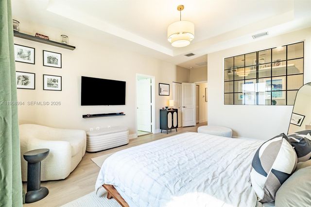 2370 NW 131st Cir, Miami, FL 33167