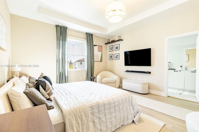 2370 NW 131st Cir, Miami, FL 33167