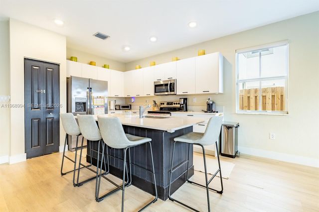 2370 NW 131st Cir, Miami, FL 33167