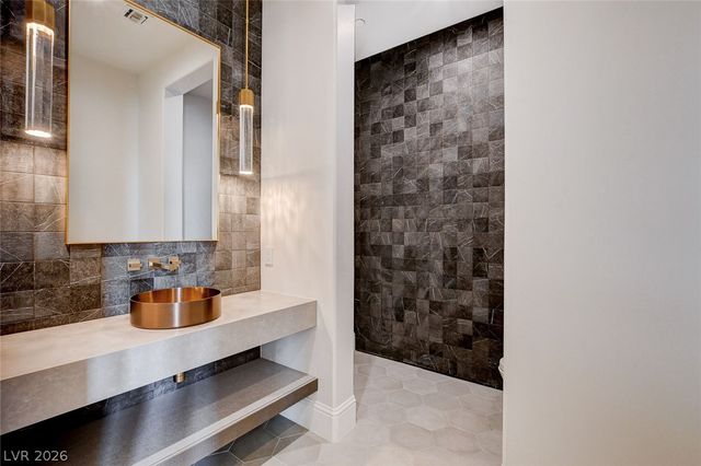 84 Kittansett Loop, Henderson, NV 89052