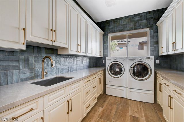 84 Kittansett Loop, Henderson, NV 89052