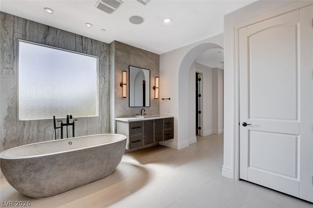 84 Kittansett Loop, Henderson, NV 89052