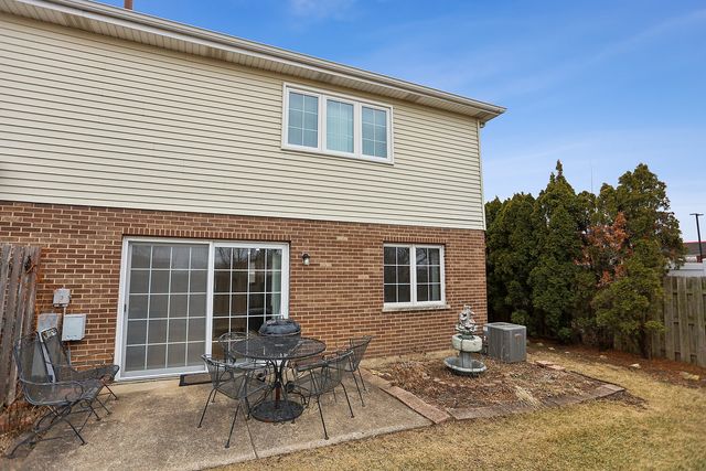 11030 S Roberts Road 1, Palos Hills, IL 60465