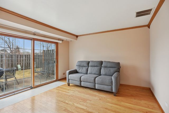 11030 S Roberts Road 1, Palos Hills, IL 60465