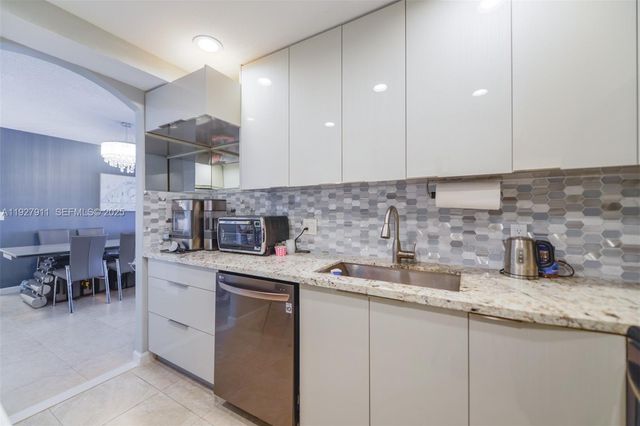 1950 S Ocean Dr 20D, Hallandale Beach, FL 33009