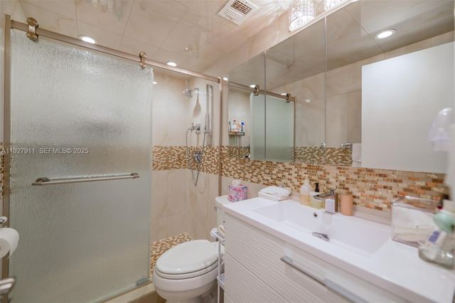 1950 S Ocean Dr 20D, Hallandale Beach, FL 33009