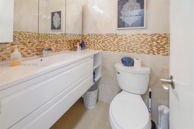 1950 S Ocean Dr 20D, Hallandale Beach, FL 33009