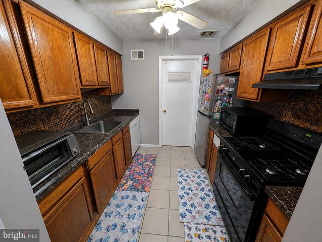 51 DEERBERRY LN, South Brunswick Twp, NJ 08852